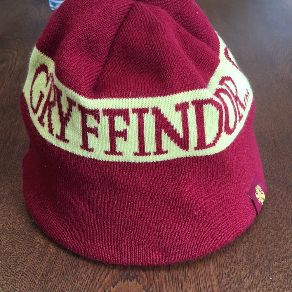 Reversible Gryffindor knitted hat